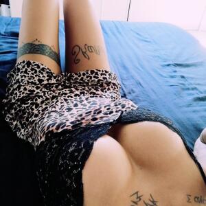 Laura_x MYM