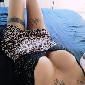 Laura_x MYM