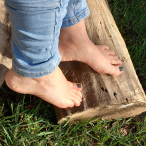 Lea255_pieds_feetlovers MYM