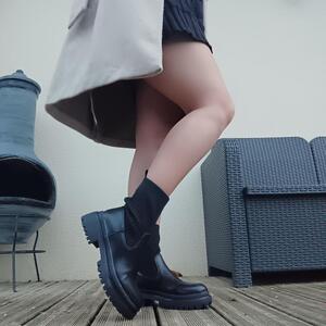 Lea_feet_officiel MYM