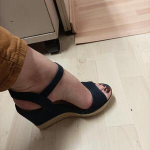 Lea_feet_officiel MYM
