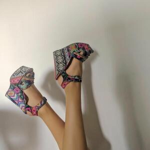 Les_pieds_de_Lunarya MYM