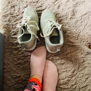 Little_girl_feet MYM