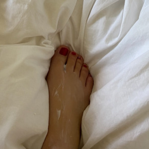 Livewithmy_feet MYM
