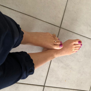 Lolaaa_feet_addict MYM