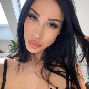 Lolabellucci_ MYM