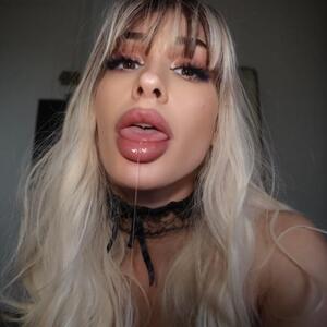 Lolabellucci_ MYM