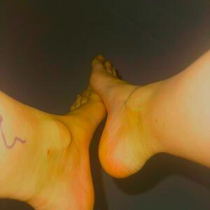 Loli_cutifeets MYM
