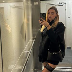 Louise_bad34 MYM