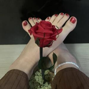 Luna_feet12 MYM