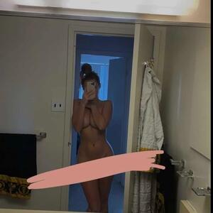Mae_feet MYM