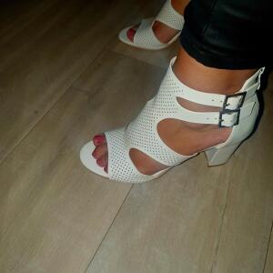Manon_a_mes_pieds MYM