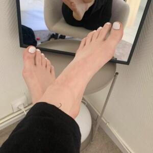 Mely_feetforyou MYM