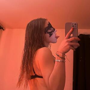 Mia_louve MYM