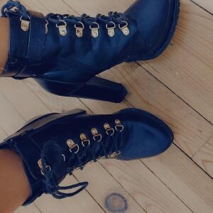 Missmetisfeet MYM