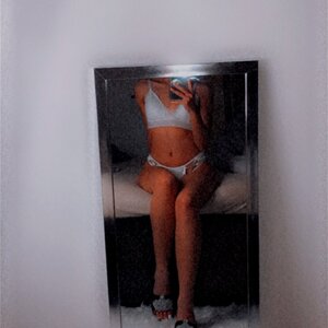 Monica_off MYM