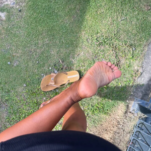 Neeyatoetallyfeet MYM