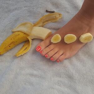 Nola_feet_ MYM