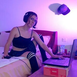 Nyxx_scarlett MYM