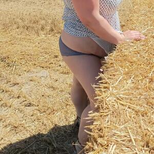 Petite_ronde_blonde_hot MYM