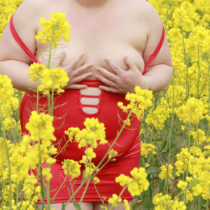 Petite_ronde_blonde_hot MYM