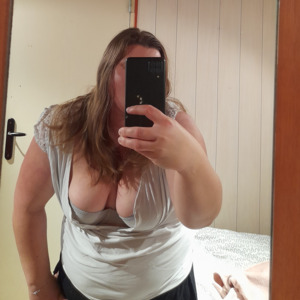 Petite_ronde_blonde_hot MYM