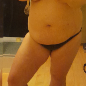 Petite_ronde_blonde_hot MYM