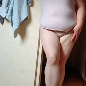 Petite_ronde_blonde_hot MYM