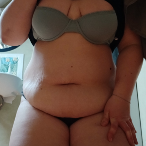Petite_ronde_blonde_hot MYM
