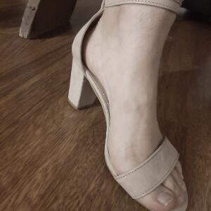 Pieds_aline MYM