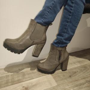 Prendstonpieds__ MYM