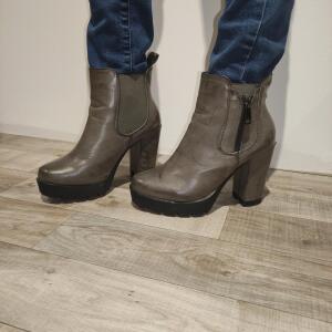 Prendstonpieds__ MYM