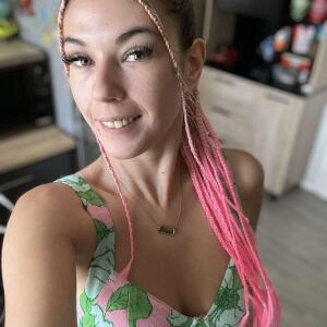 Queen_coquette_pegging MYM