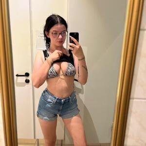 Roxi_black MYM