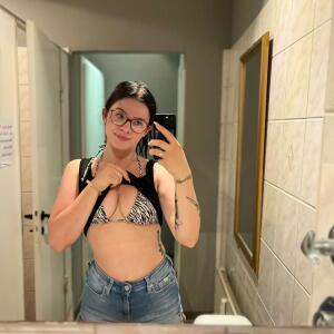 Roxi_black MYM