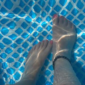 Roxy_prettyfeet MYM