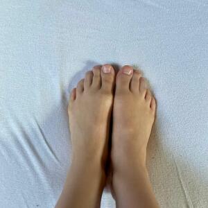 Sarah_a_feet MYM