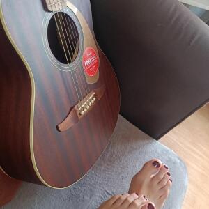 Sassy_feet_in_paris MYM