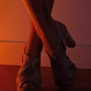 Sassy_feet_in_paris MYM