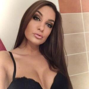 Selinakyle MYM