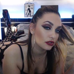 Selinakyle MYM