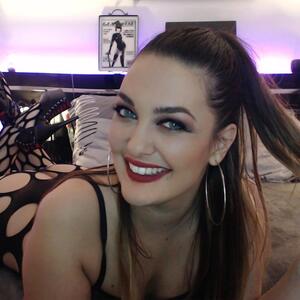 Selinakyle MYM