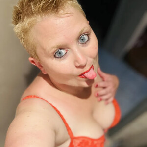Sensuellecurvyy MYM