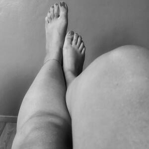 Summer_frenchiefeet MYM