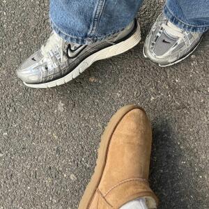 Two_feet_girls MYM