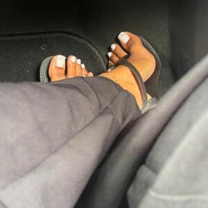 Veeees_feet MYM