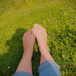 Vermillon_feet MYM
