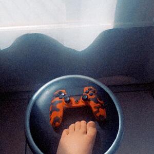 __feetlou MYM