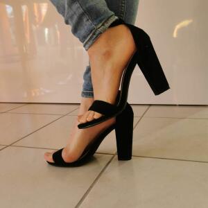 _feti_pieds MYM