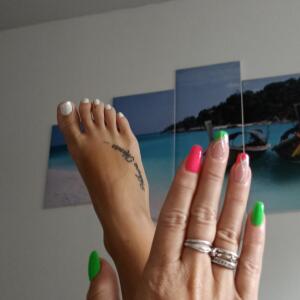 _lovefeetforyou_ MYM